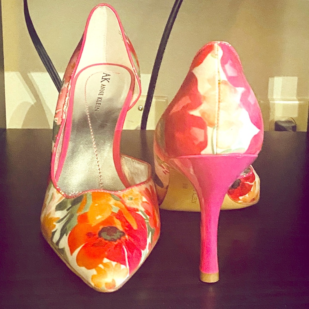Never worn floral print heels by Ann Klein